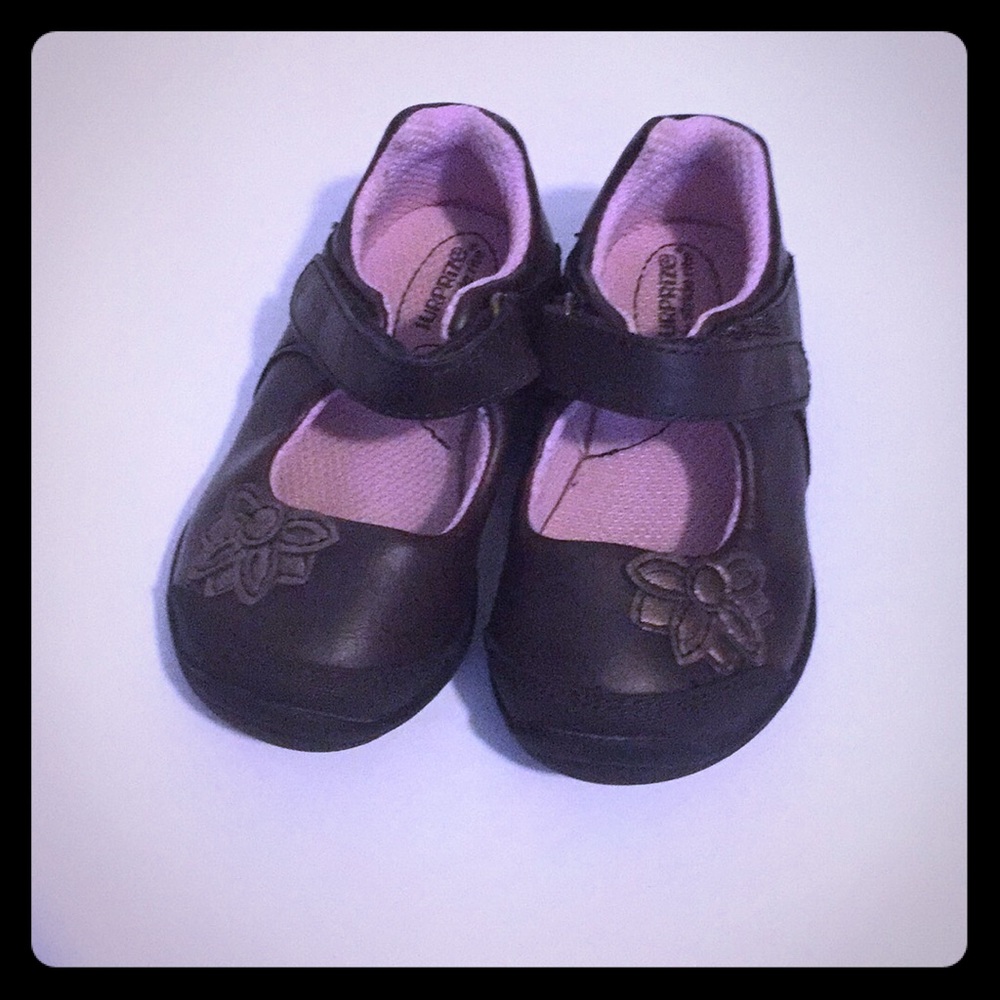 Little girls shoes size 5